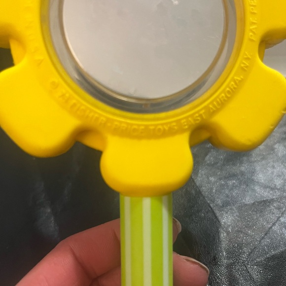 Kitsch Flower Power 1973 Vintage Fisher-Price Baby Mirror Rattle - Picture 4 of 4